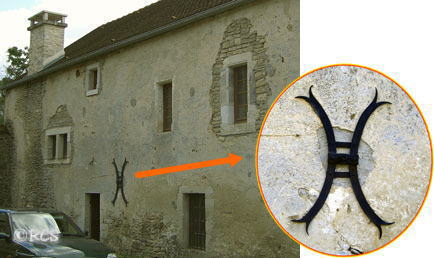 右のオレンジの丸い枠に入っている部分は何でしょう?